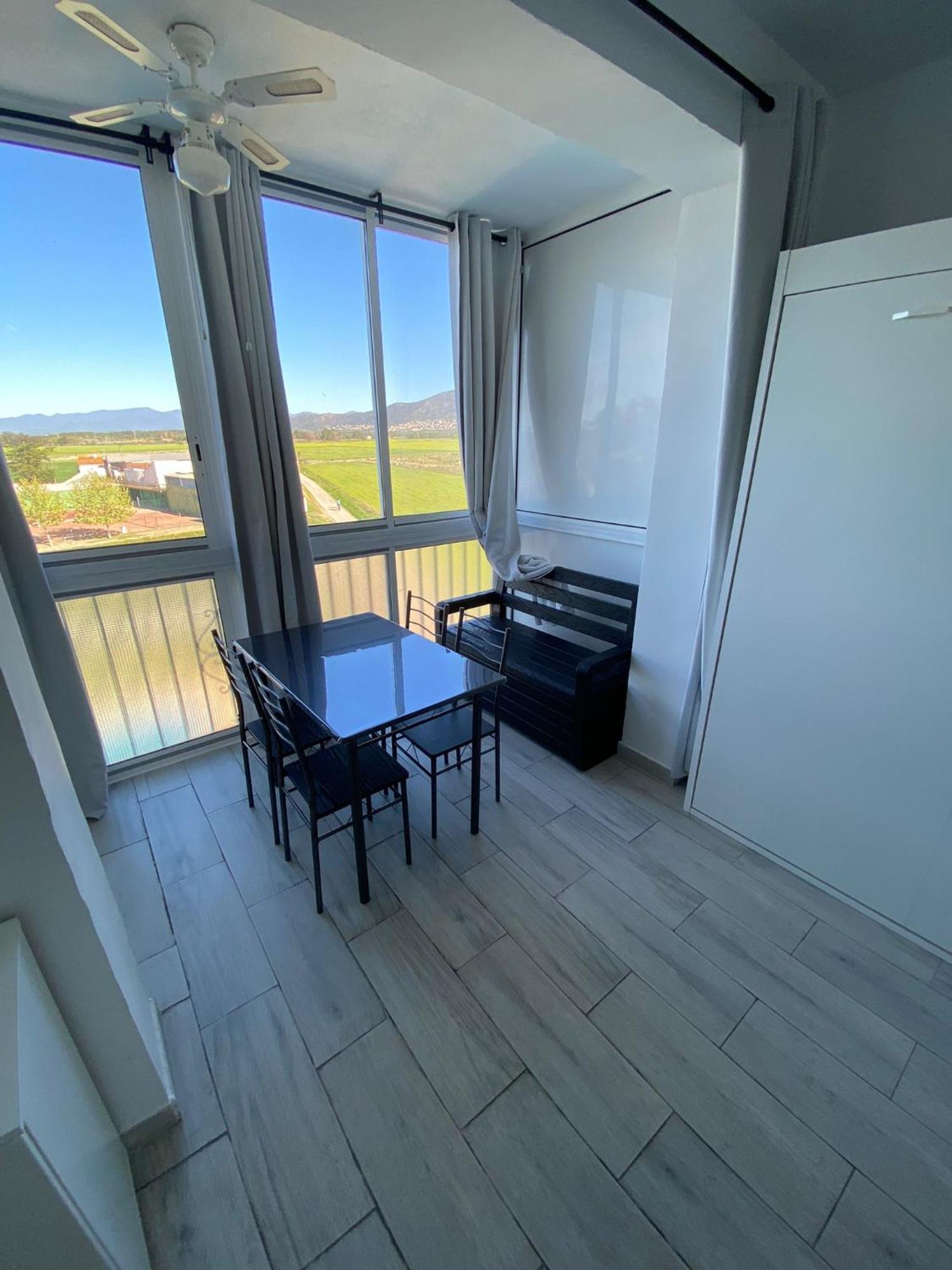 Studio Avec Piscine Et Parking Roses Eksteriør billede