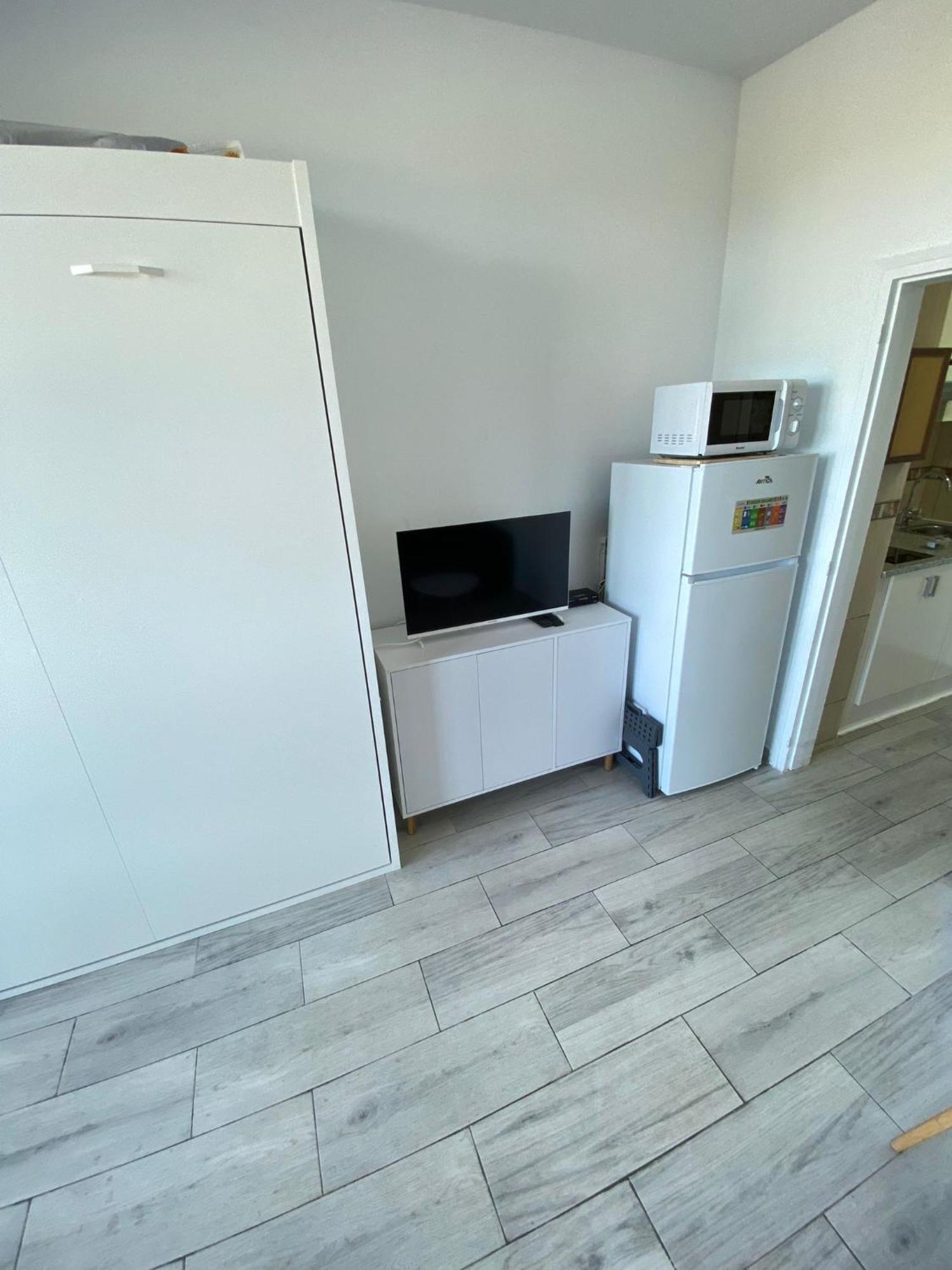 Studio Avec Piscine Et Parking Roses Eksteriør billede